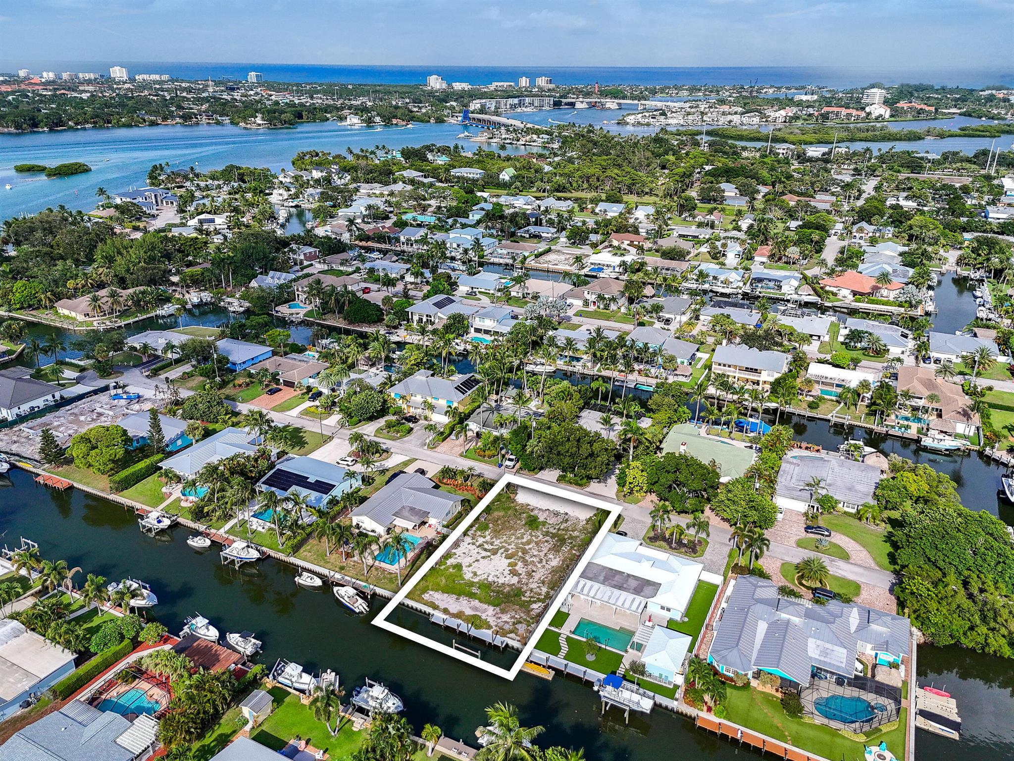 916 N Loxahatchee Drive