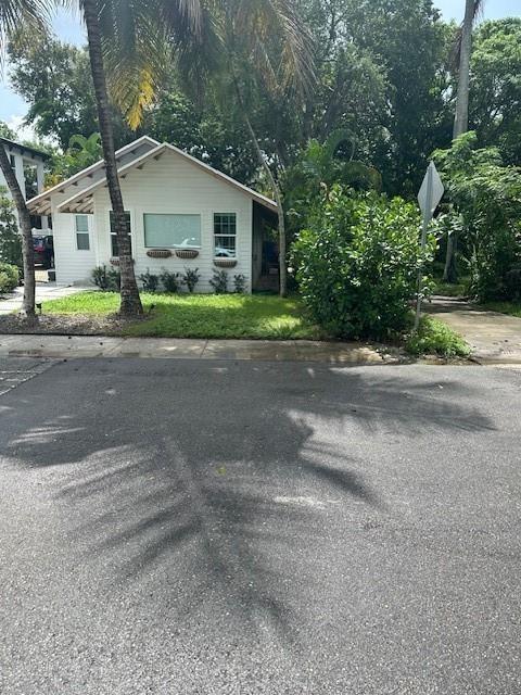 View photos, virtual tours, details... 622 SE 6th Ct