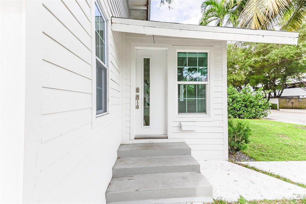Photo of 622 SE 6th Court, Fort Lauderdale, FL 33301 (MLS # F10531829)