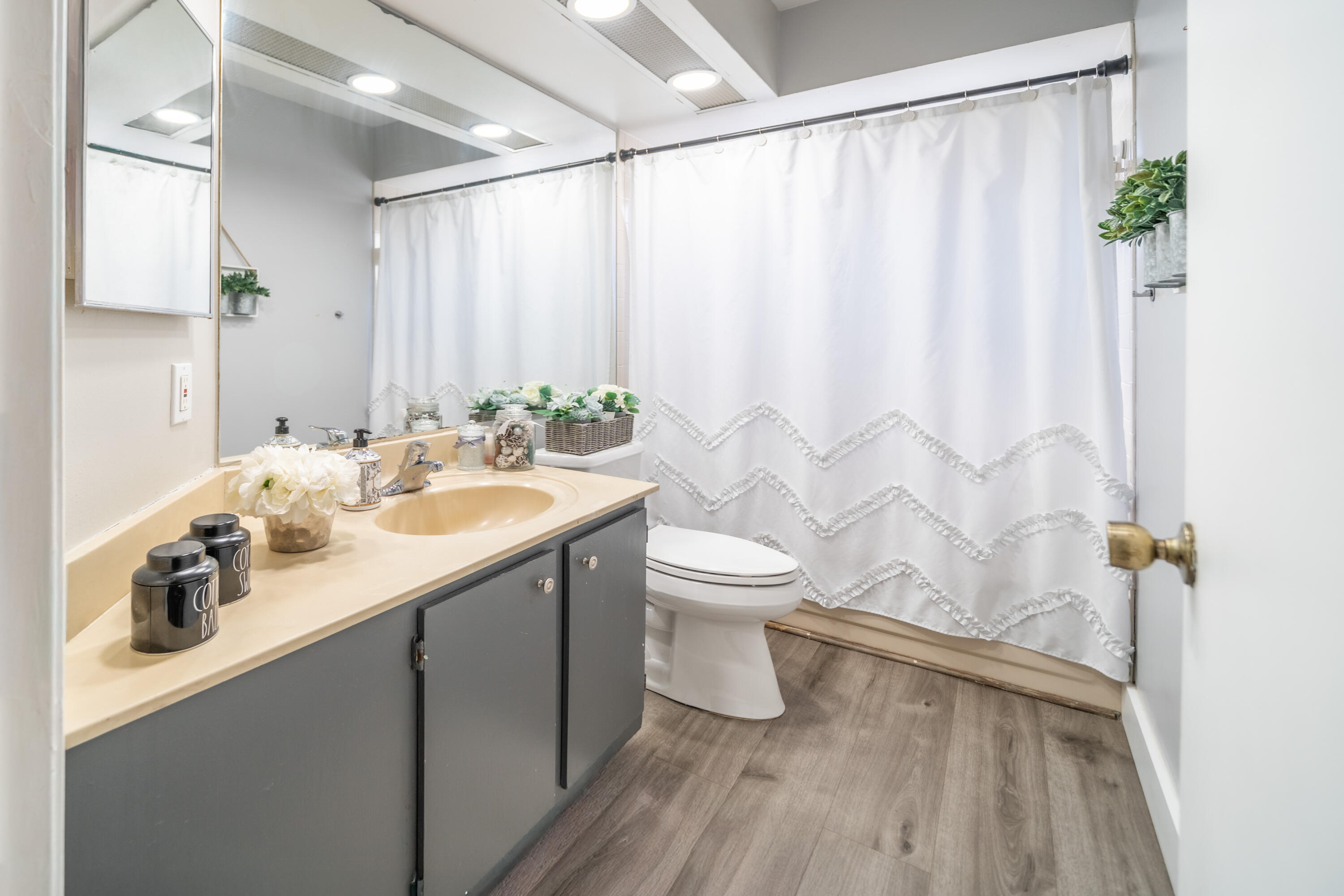 LAKEVIEW HOMES AT - Residential