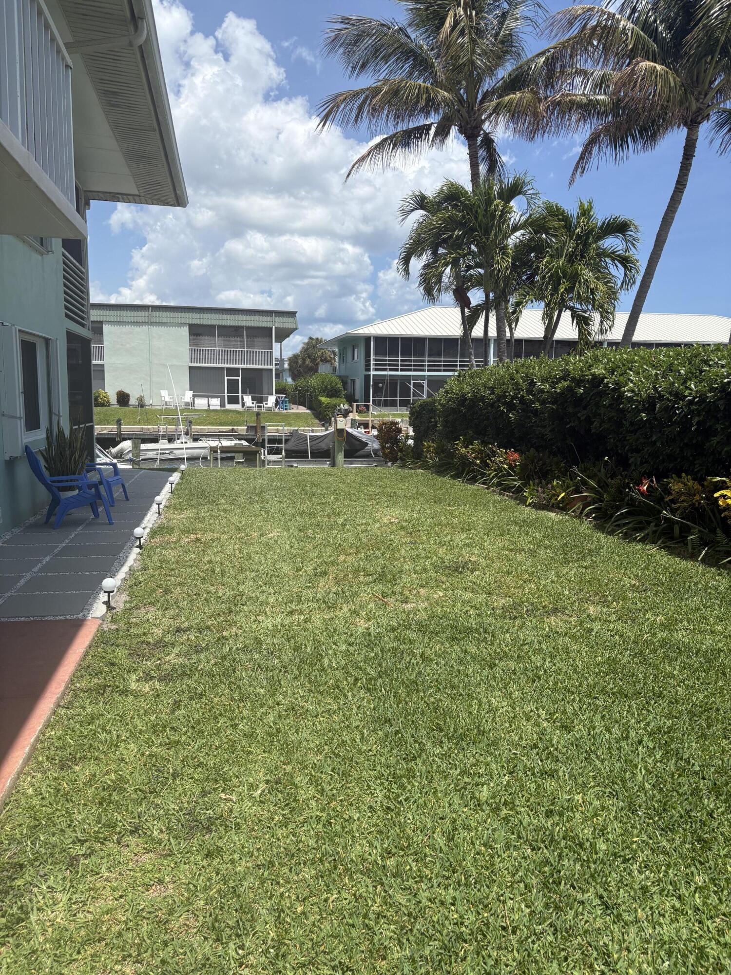 HAMPSHIRE ARMS CONDO APTS LT 181 (LESS W 8.5 FT) A - Residential