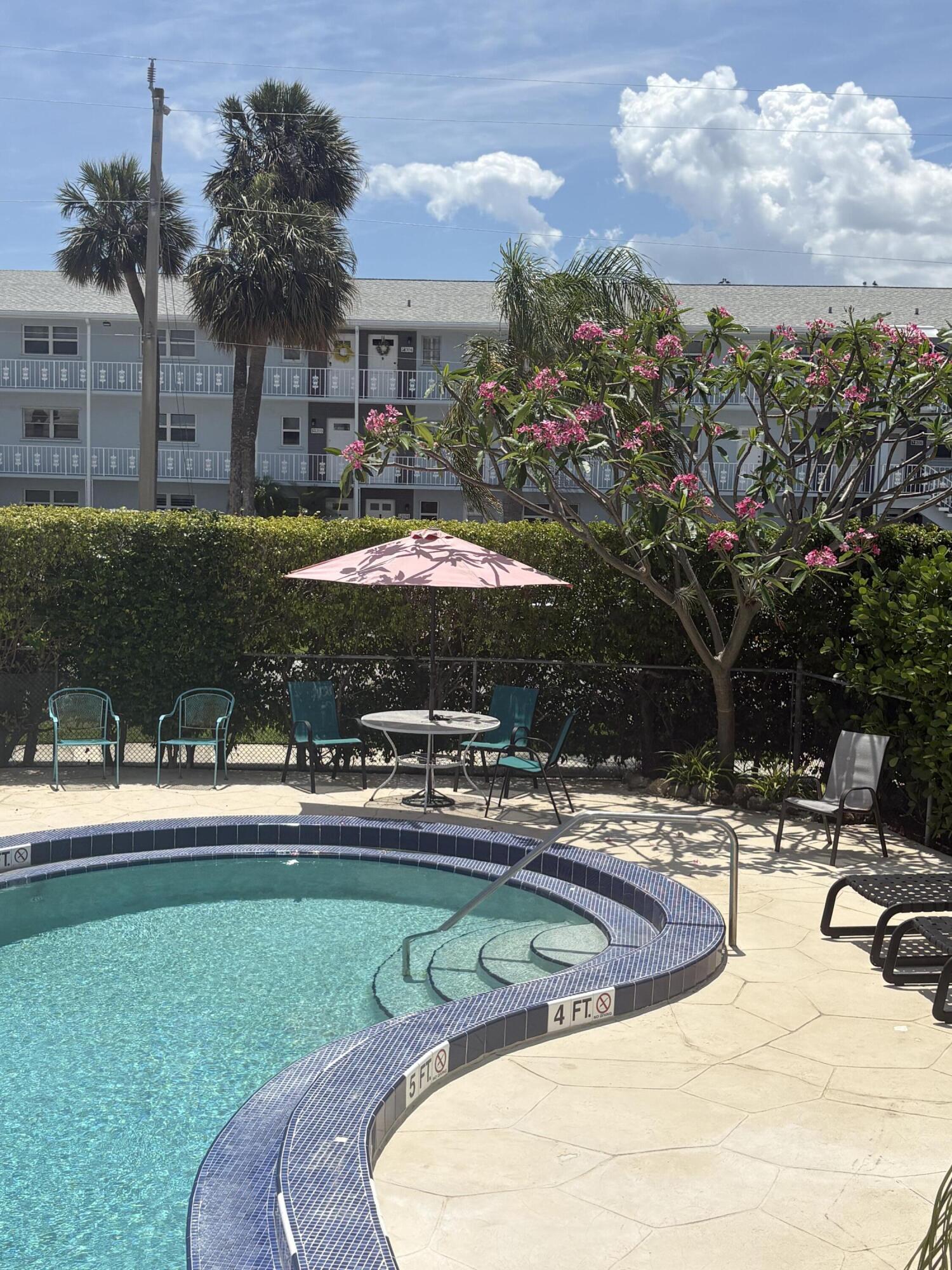 HAMPSHIRE ARMS CONDO APTS LT 181 (LESS W 8.5 FT) A - Residential