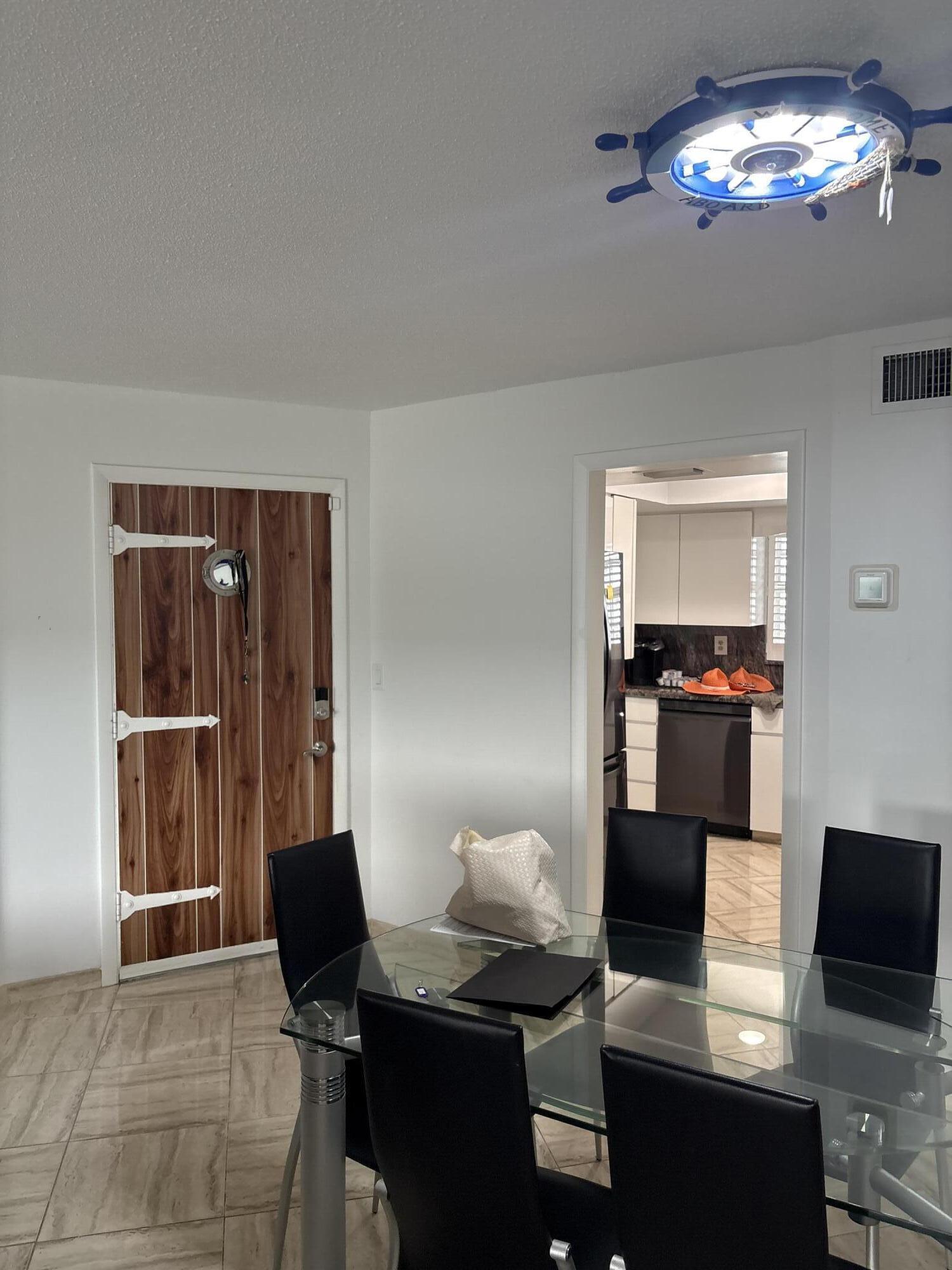 HAMPSHIRE ARMS CONDO APTS LT 181 (LESS W 8.5 FT) A - Residential