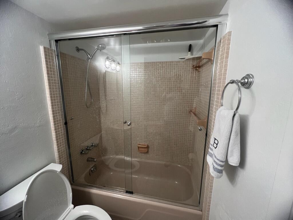 HAMPSHIRE ARMS CONDO APTS LT 181 (LESS W 8.5 FT) A - Residential