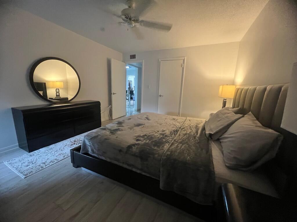 HAMPSHIRE ARMS CONDO APTS LT 181 (LESS W 8.5 FT) A - Residential