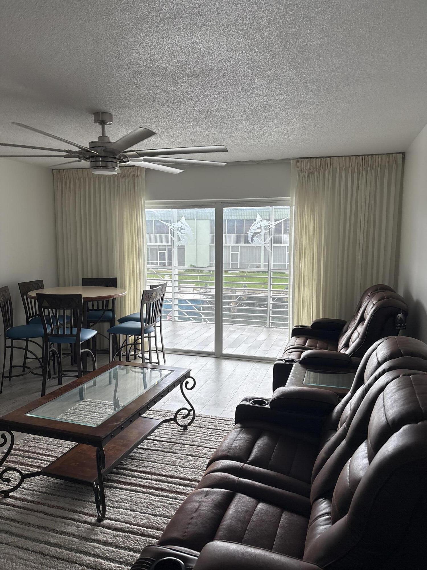HAMPSHIRE ARMS CONDO APTS LT 181 (LESS W 8.5 FT) A - Residential