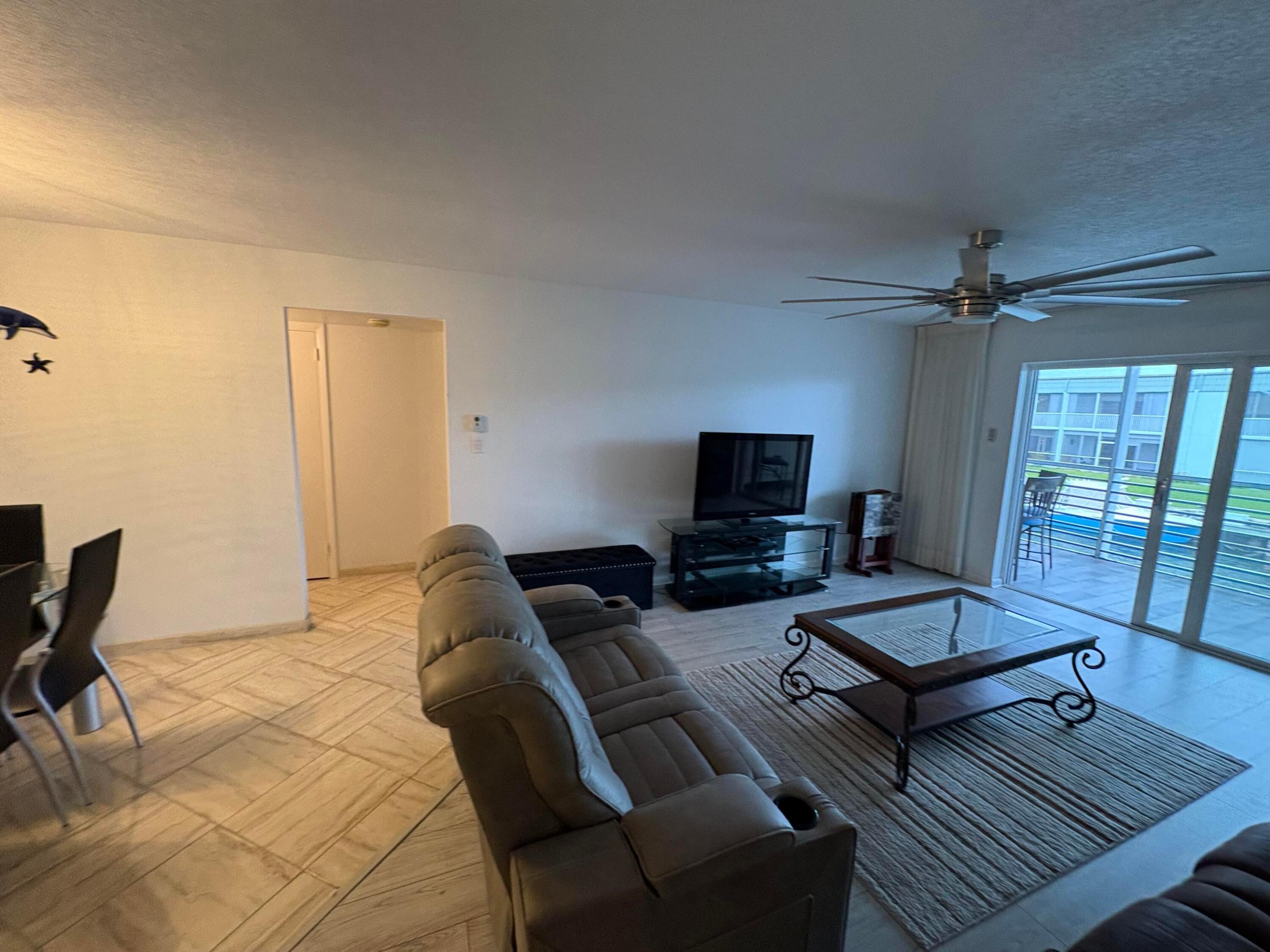 HAMPSHIRE ARMS CONDO APTS LT 181 (LESS W 8.5 FT) A - Residential