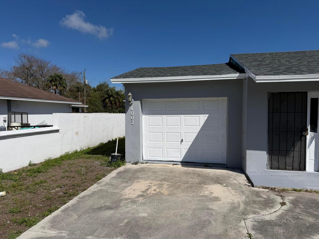 Photo of 4002 Avenue Q, Fort Pierce, FL 34947 (MLS # F10555002)