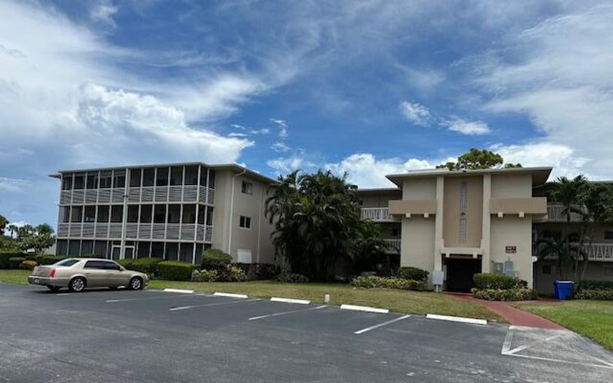 Super cute 1 bedroom, 1 bath with a view of the lake, beautiful patio with view of lake and east pool.  Wood laminate floors, freshly painted.  A/C is 1 year old, electrical panel is 2 years old, new shower valves in bathroom, new faucets in kitchen.
Close to elevator and laundry, steps to the pool and clubhouse.
At an acceptable price there is an electric scooter that will be included in the sale.  This scotter was only used once, so like new condition.