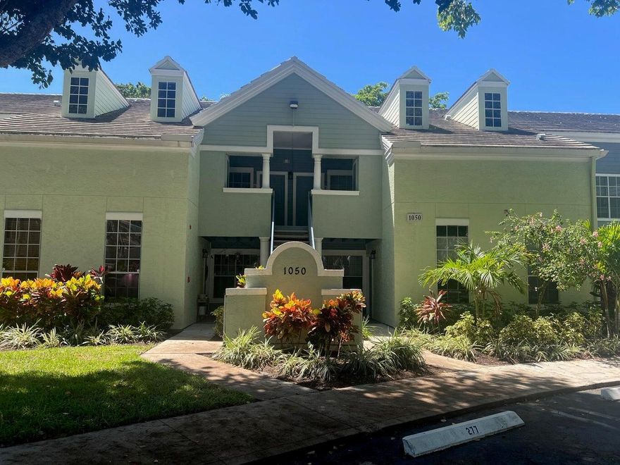 Location !!! Beautiful charming 1 bed 1 bath featuring vaulted ceilings, skylight, and fresh renovations. Set in a lush, quiet community minutes from shops, dining, and the beach. Perfect mix of comfort and coastal.  New fans, accent walls, counter tops, and vanity, everything to make this apartment as charming as can be.