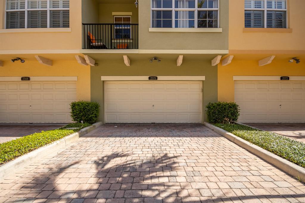 HARBOUR OAKS - Residential