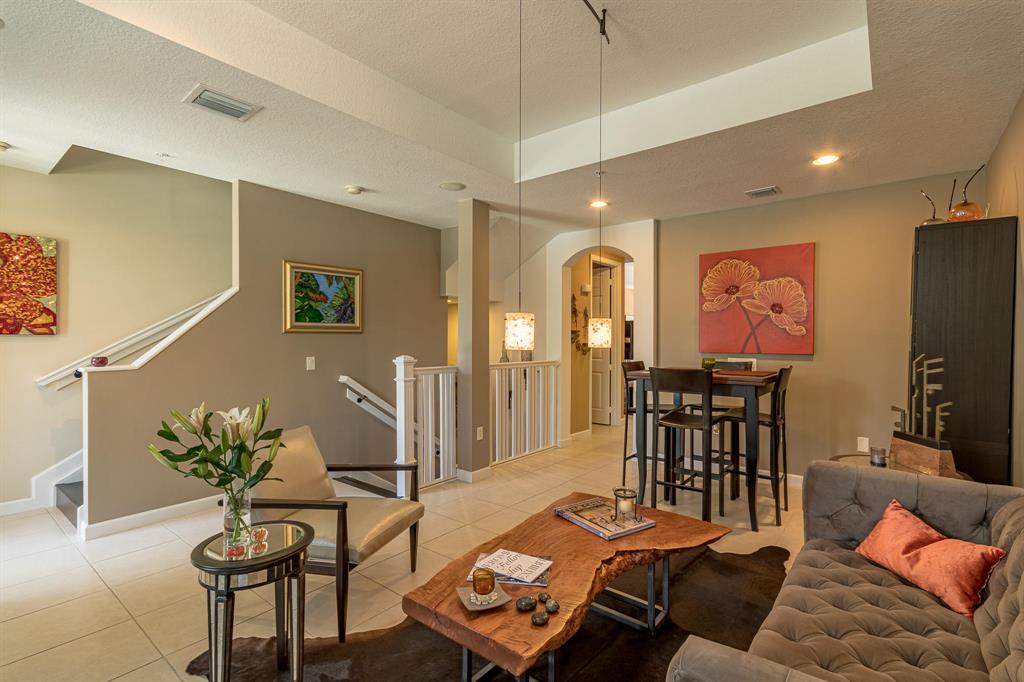 HARBOUR OAKS - Residential