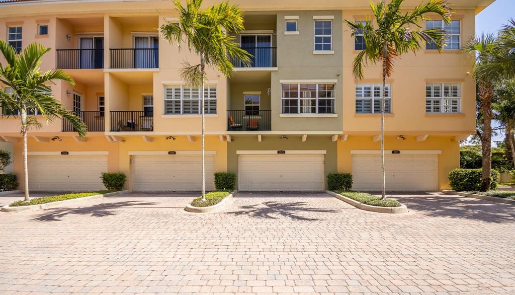 HARBOUR OAKS - Residential