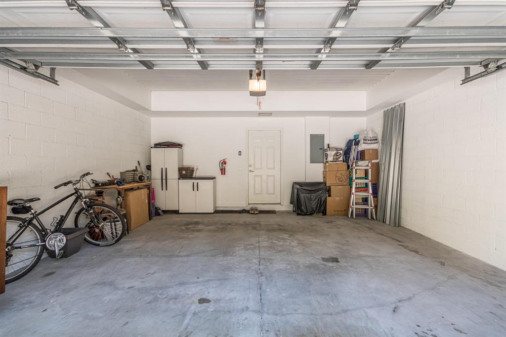 HARBOUR OAKS - Residential