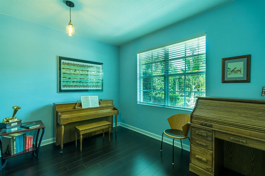 HARBOUR OAKS - Residential