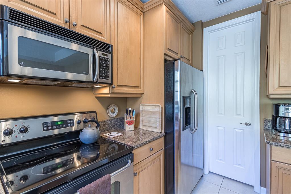 HARBOUR OAKS - Residential