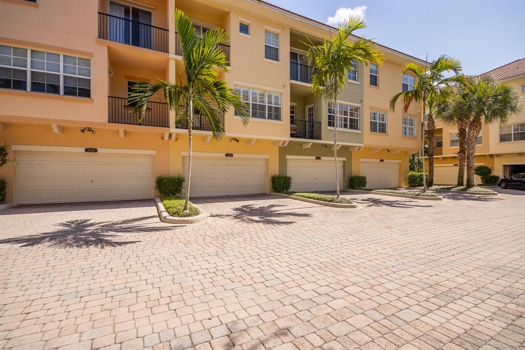 HARBOUR OAKS - Residential