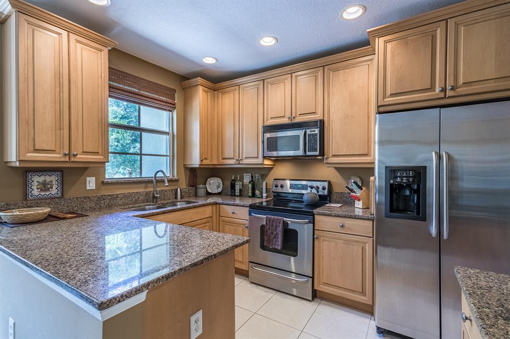 HARBOUR OAKS - Residential