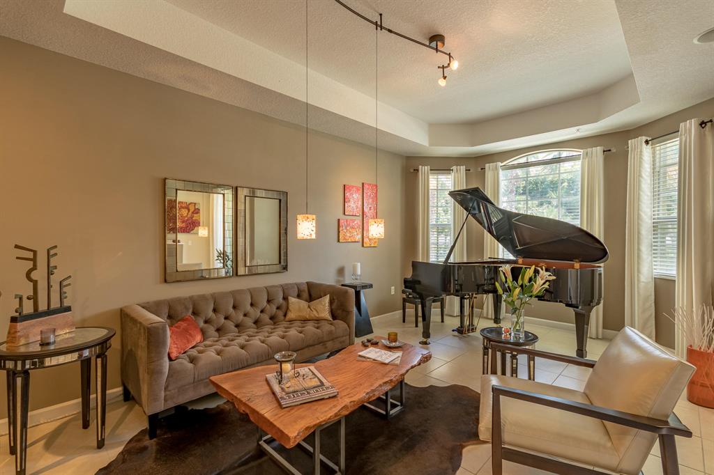 HARBOUR OAKS - Residential