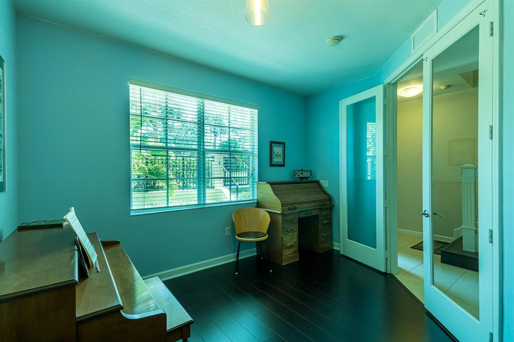 HARBOUR OAKS - Residential