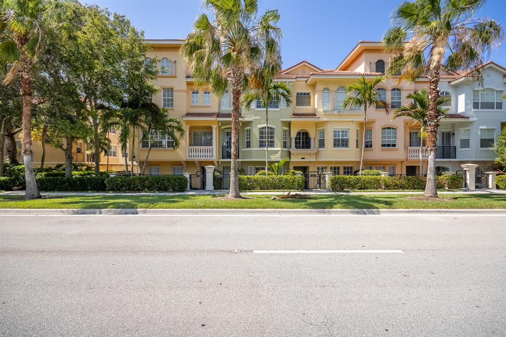 HARBOUR OAKS - Residential