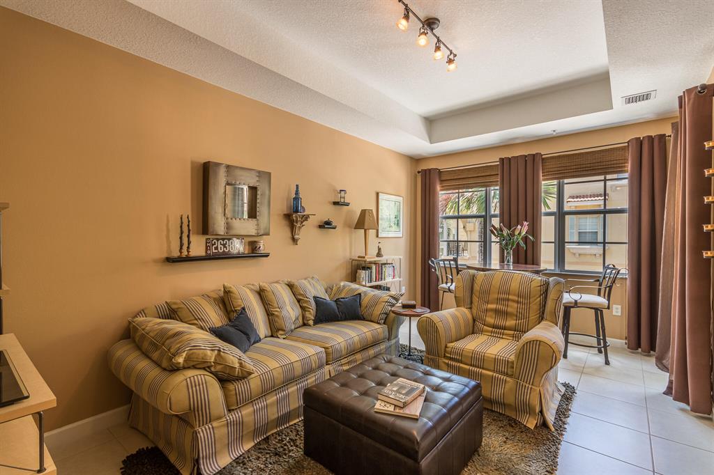 HARBOUR OAKS - Residential