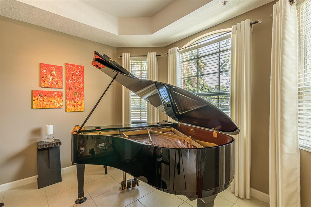 HARBOUR OAKS - Residential