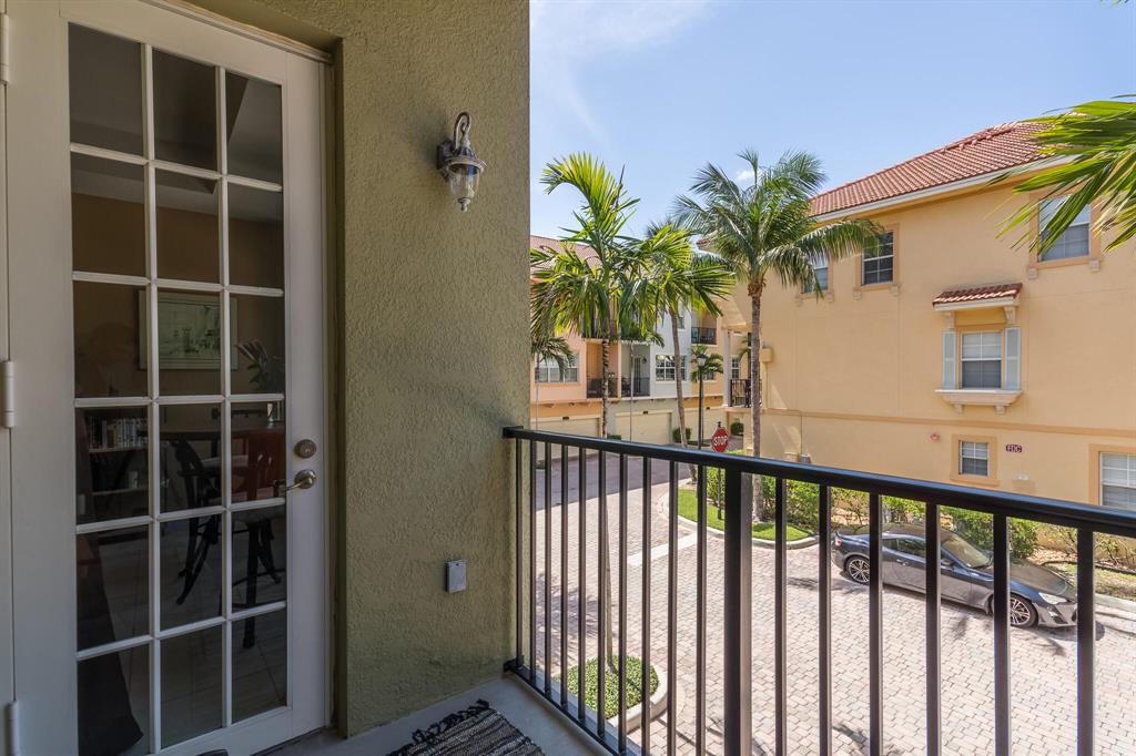 HARBOUR OAKS - Residential