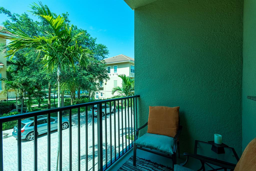 HARBOUR OAKS - Residential