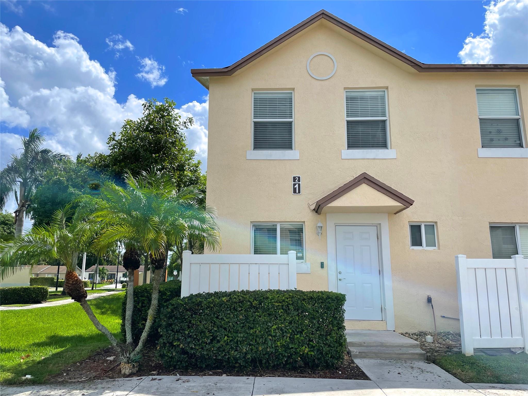 DESIRABLE COVENTRY GARDENS--BUILT IN 2005. EZ APPROVAL-EZ TO SEE. CORNER END UNIT! NEW A/C.
NEW WOOD LAMINATE FLOORING, FRESH PAINT. DELUXE APPOINTMENTS, WINDOW TREATMENTS, NICE
LIGHTS & FANS, WOOD CABS, GRANITE IN BATHS & KITCHEN, NEW WASHER/DRYER. ENERGY SAVING IMPACT GLASS WINDOWS. POOL IN COMPLEX. SMALL <20#, QUIET PETS CONSIDERED W/
FULL PRICE OFFER AND $300 PET FEE. NO SMOKERS PLEASE. TENANT PAYS WATER, FPL, CABLE, ETC JUST LIKE A HOUSE. Application Fee is PER PERSON IF NOT MARRIED. USE SHOW ASSIST. DO NOT CALL AGENT.