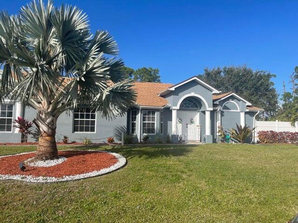 Photo of 6222 NW Gisela Street, Port Saint Lucie, FL 34986 (MLS # R10965385)