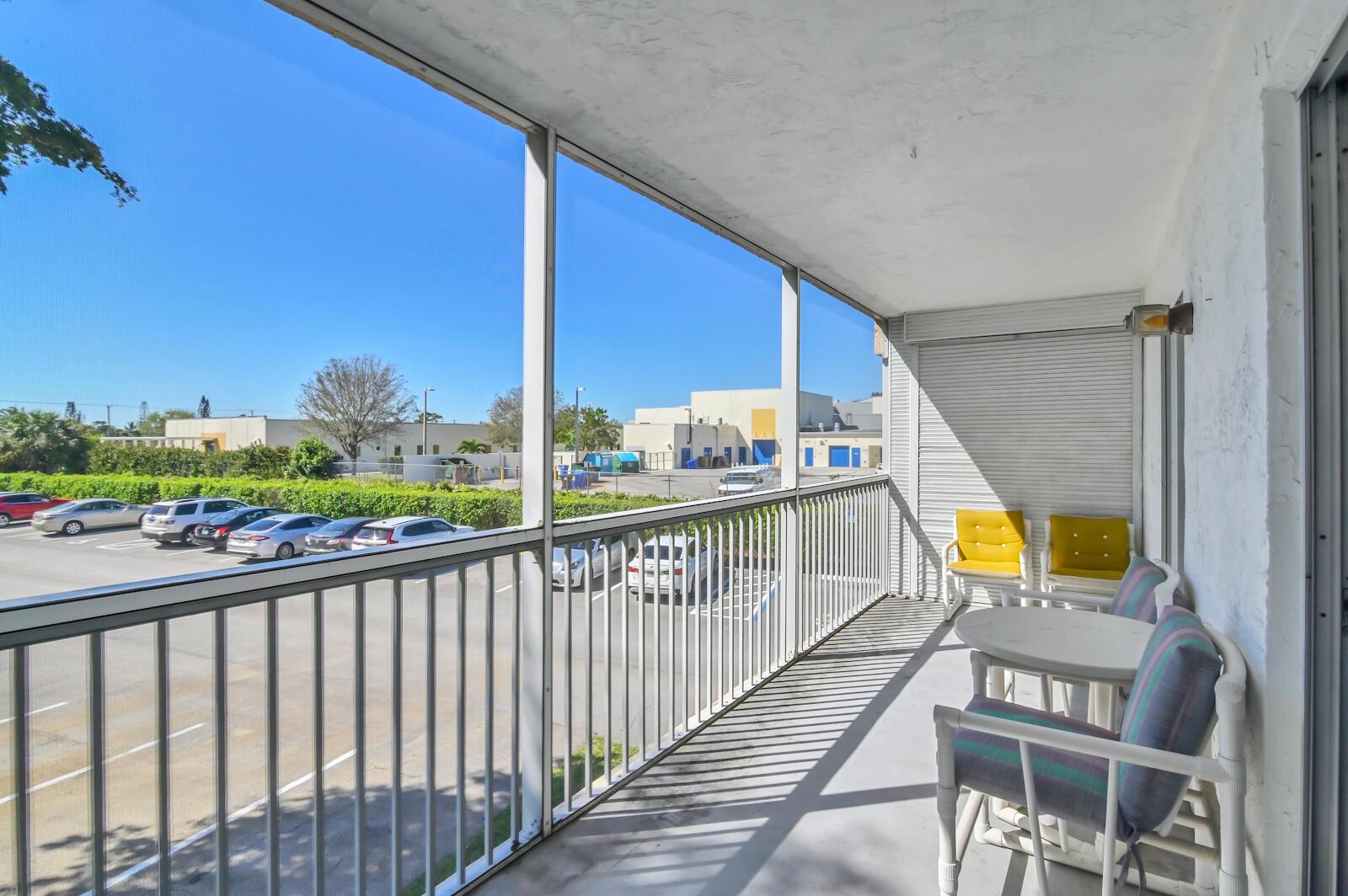 VILLAGE GREEN HAMPTON CON - Residential