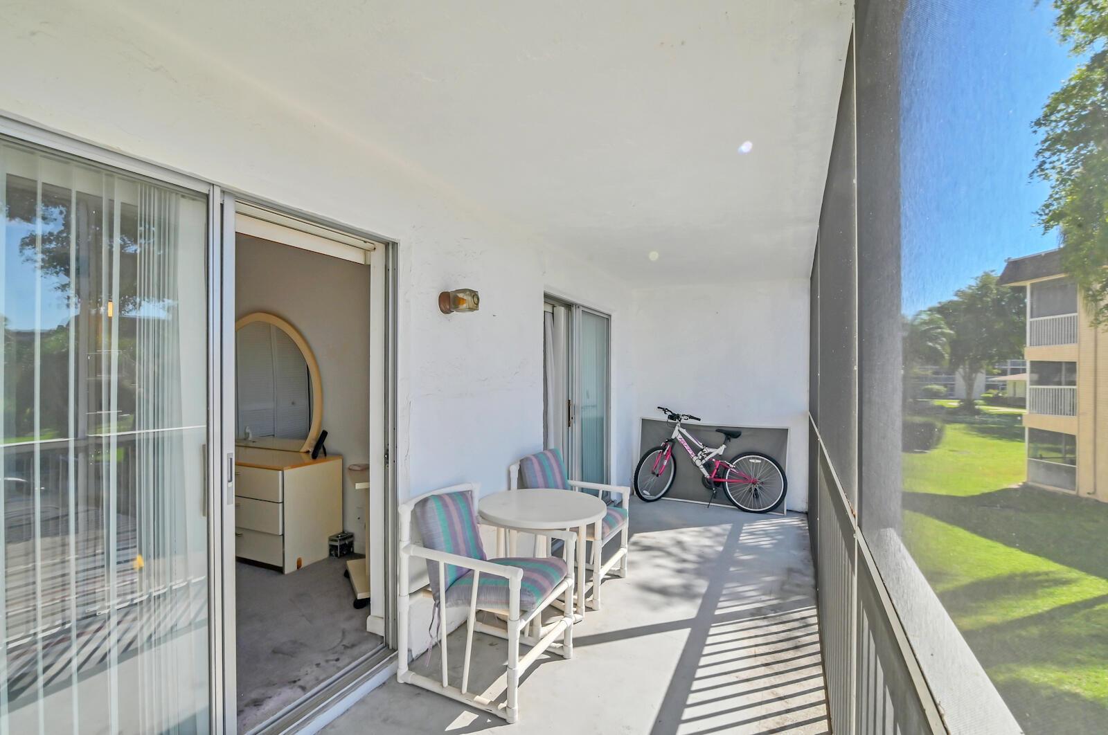 VILLAGE GREEN HAMPTON CON - Residential