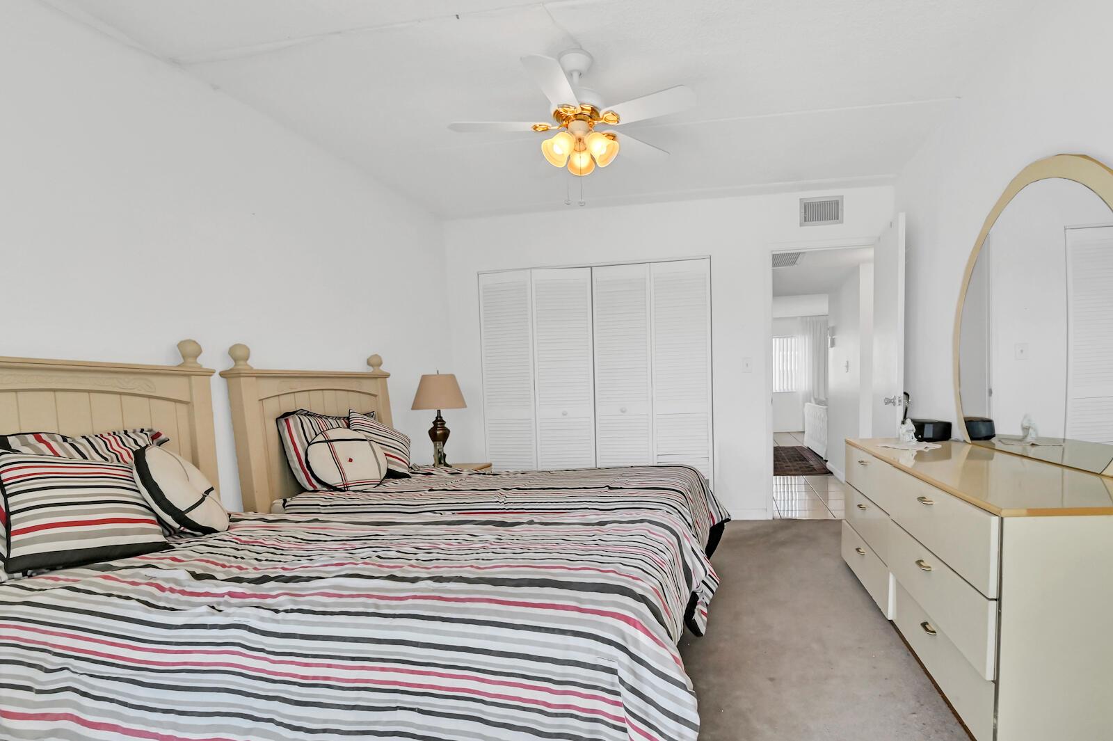 VILLAGE GREEN HAMPTON CON - Residential