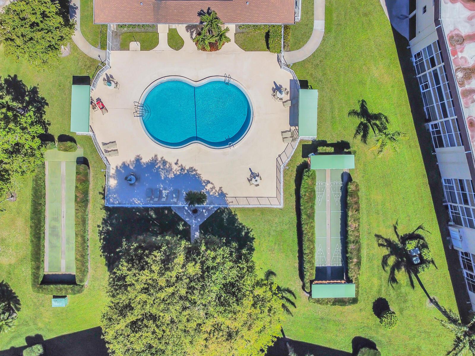 VILLAGE GREEN HAMPTON CON - Residential