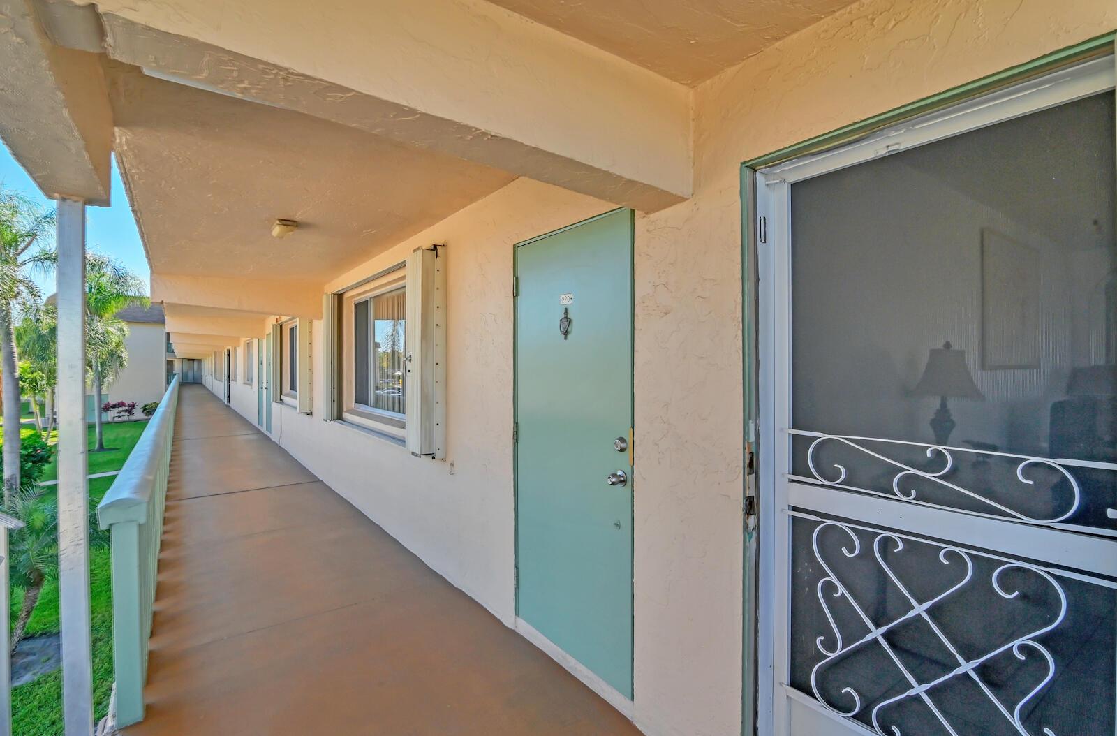 VILLAGE GREEN HAMPTON CON - Residential