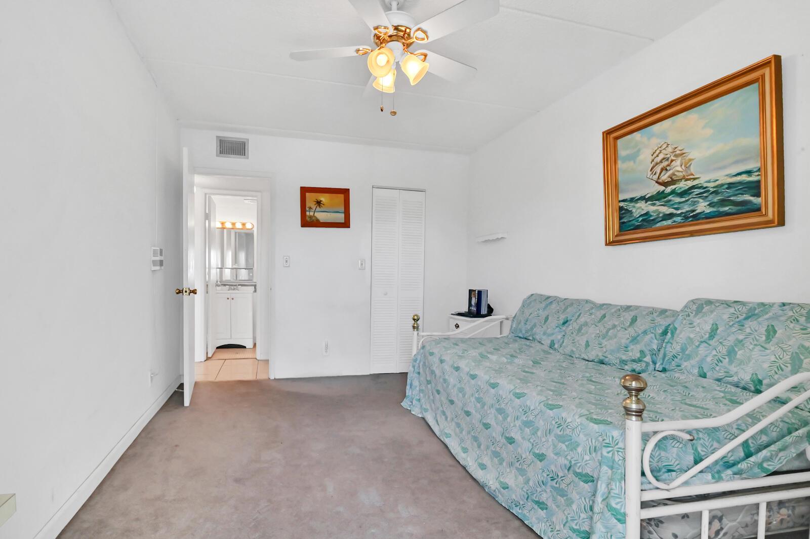 VILLAGE GREEN HAMPTON CON - Residential