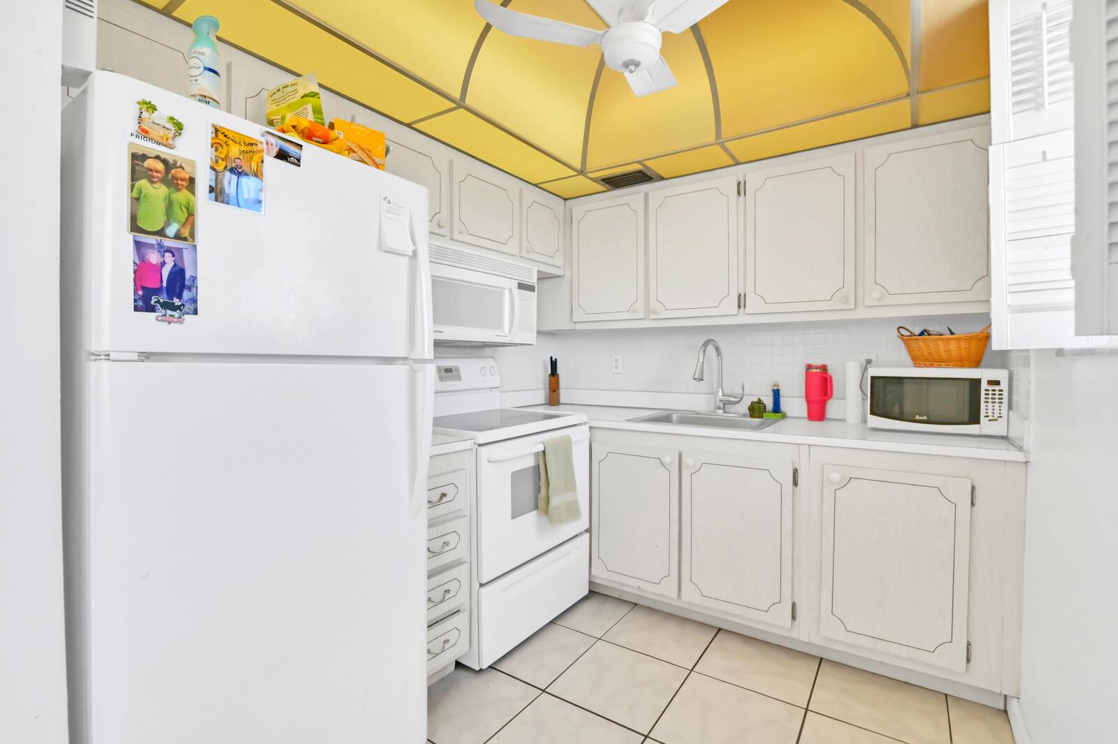 VILLAGE GREEN HAMPTON CON - Residential