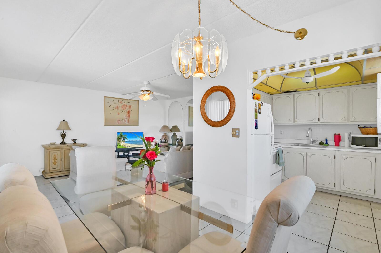 VILLAGE GREEN HAMPTON CON - Residential