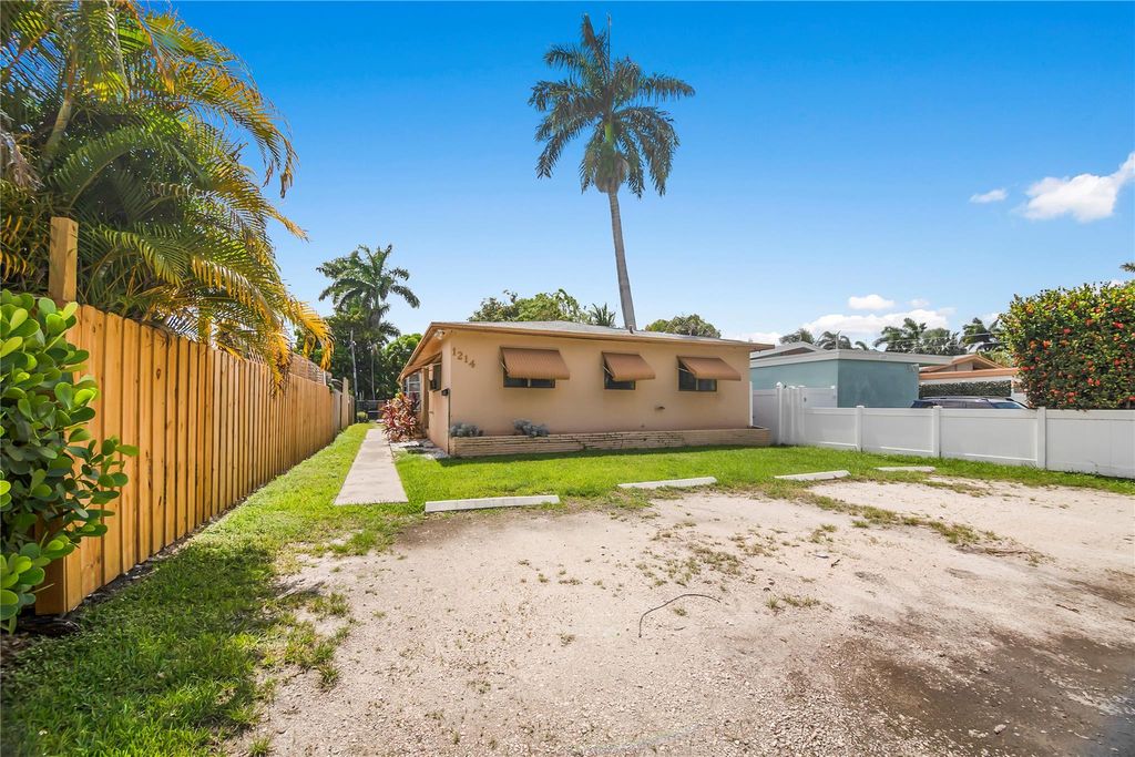 Photo of 1214 N 15th Court, Hollywood, FL 33020 (MLS # F10427768)
