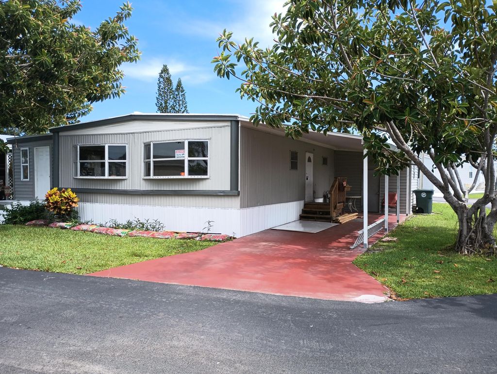 Photo of 270 Kingfisher Avenue, Fort Pierce, FL 34982 (MLS # R10984717)