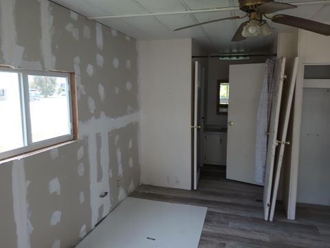 Mobile Home in Fort Pierce FL 270 Kingfisher Avenue Ave 14.jpg