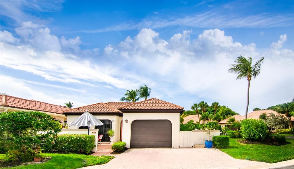 Photo of 1477 Via De La Palma, Jupiter, FL 33477 (MLS # R10726021)