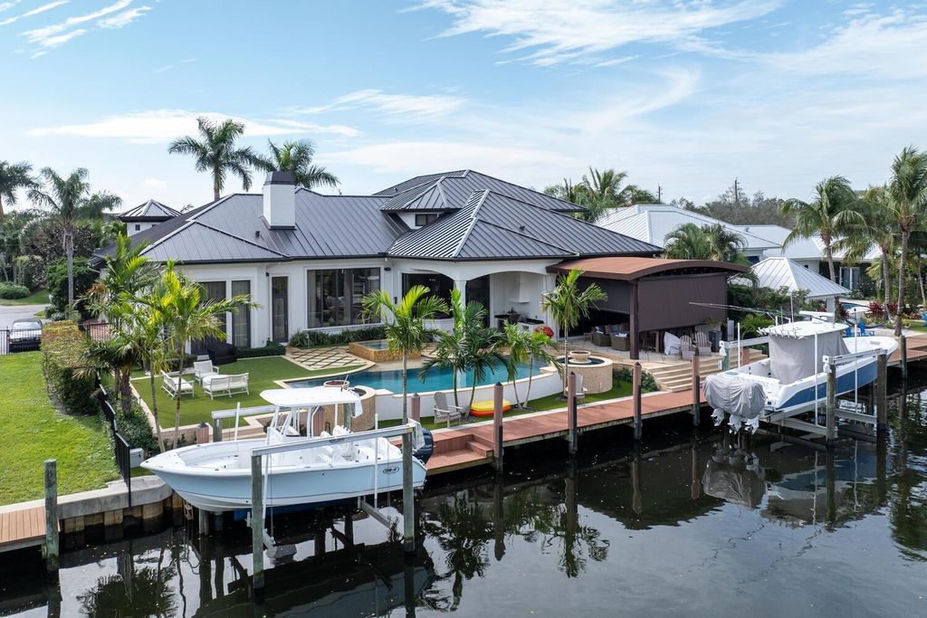 Photo of 2423 Bay Circle, Palm Beach Gardens, FL 33410 (MLS # R10993472)