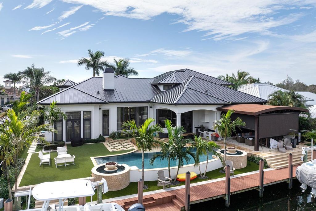 Photo of 2423 Bay Circle, Palm Beach Gardens, FL 33410 (MLS # R10993472)