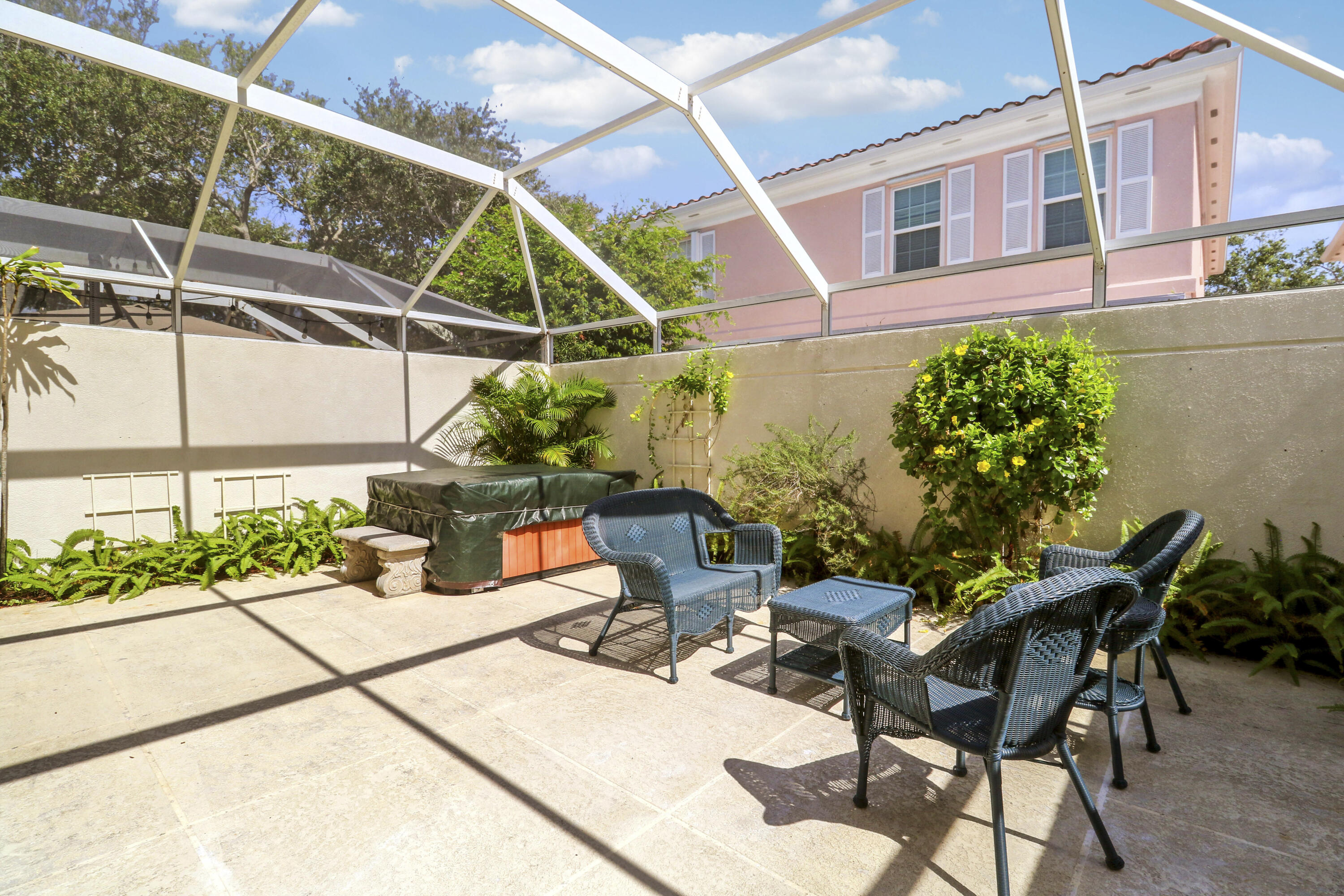 TEQUESTA OAKS - Residential