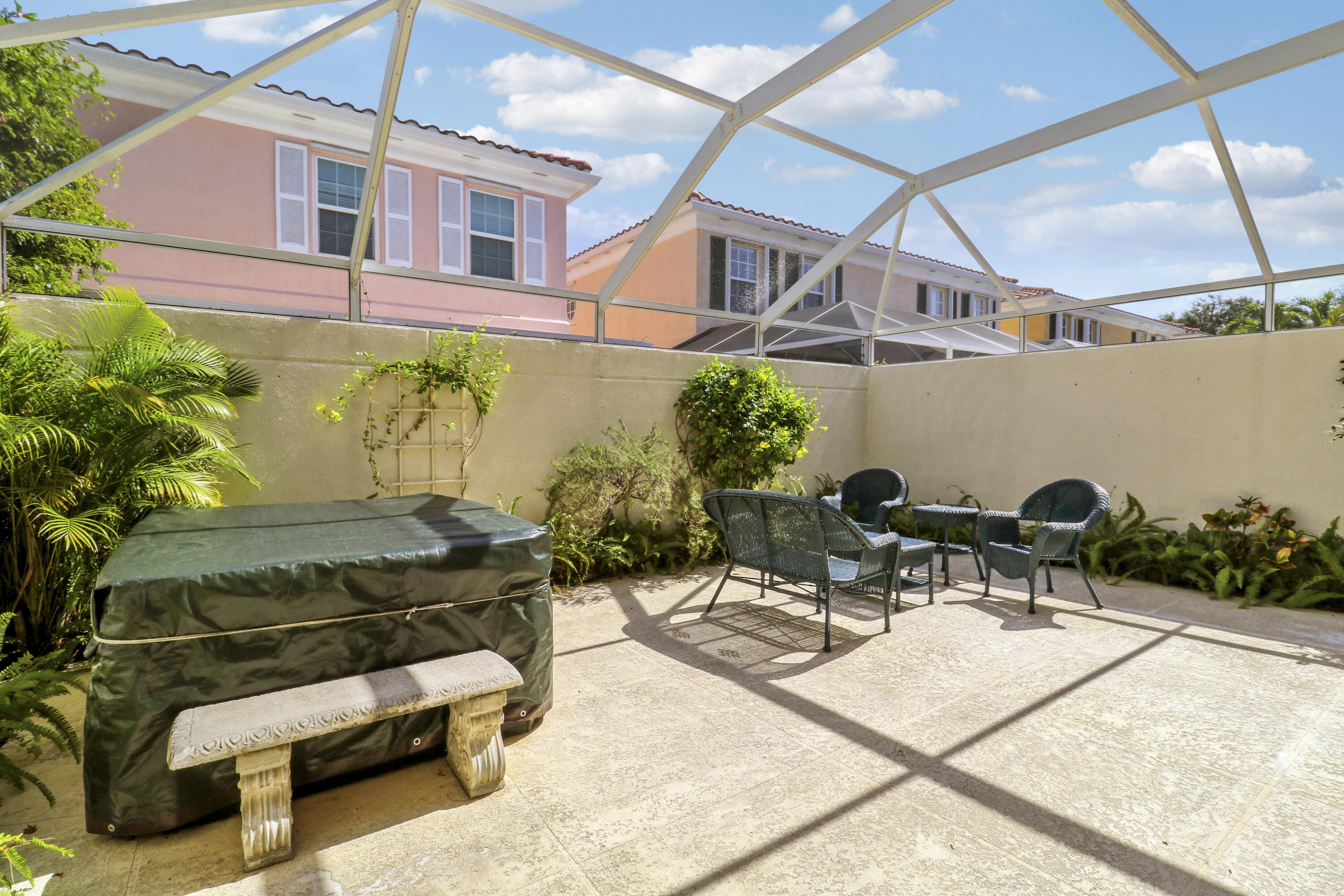 TEQUESTA OAKS - Residential