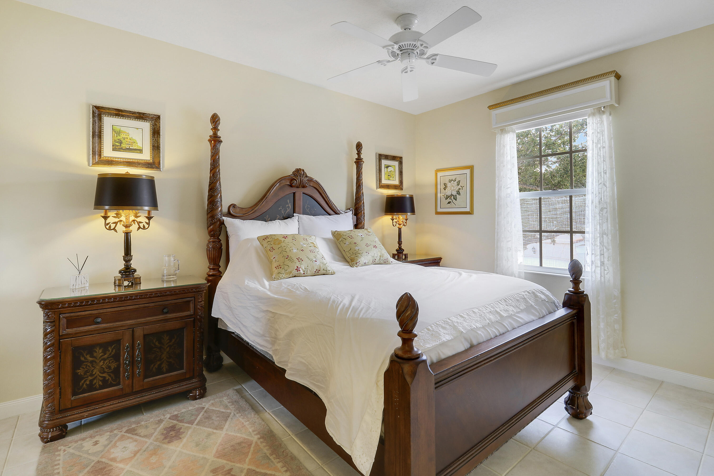 TEQUESTA OAKS - Residential