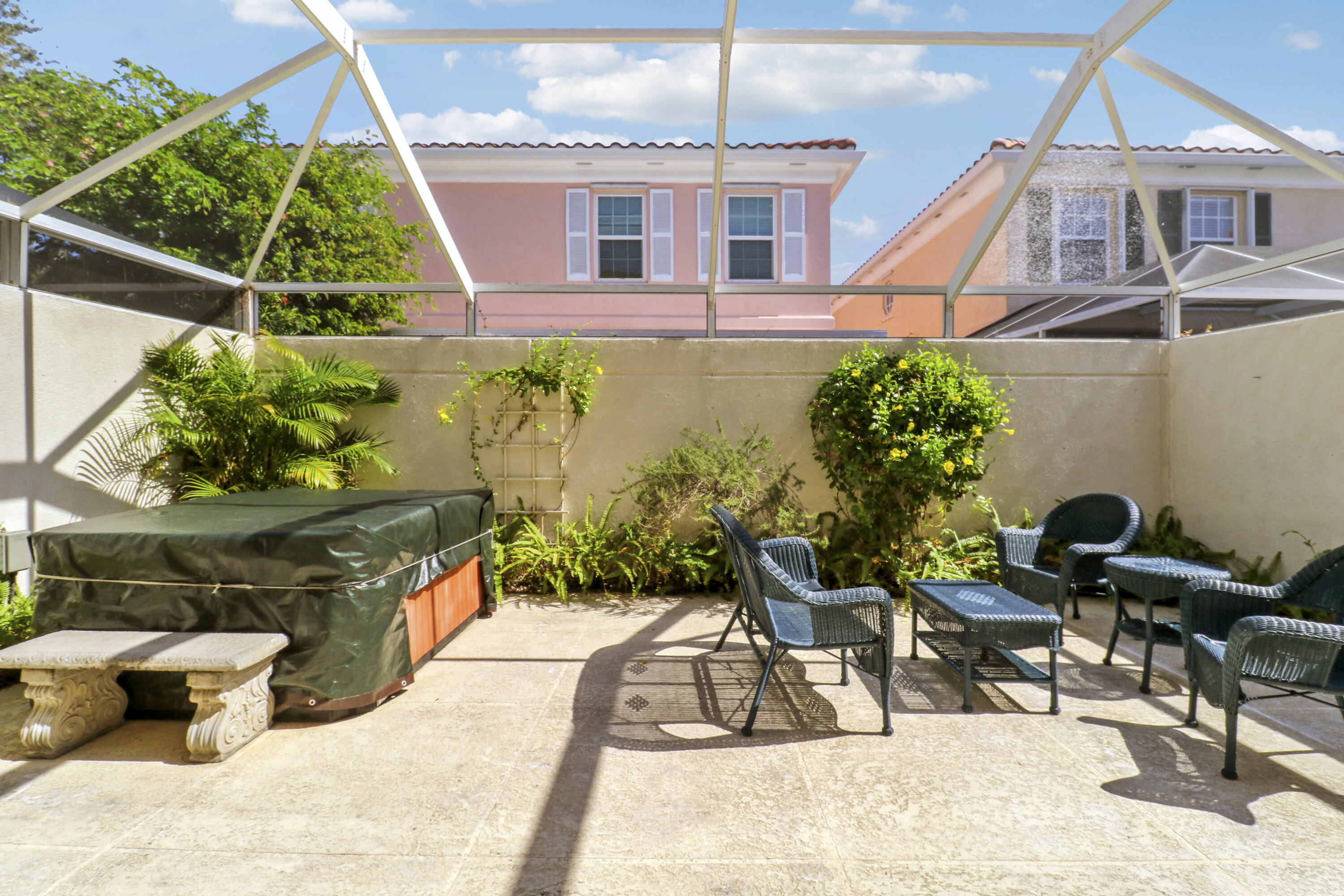 TEQUESTA OAKS - Residential