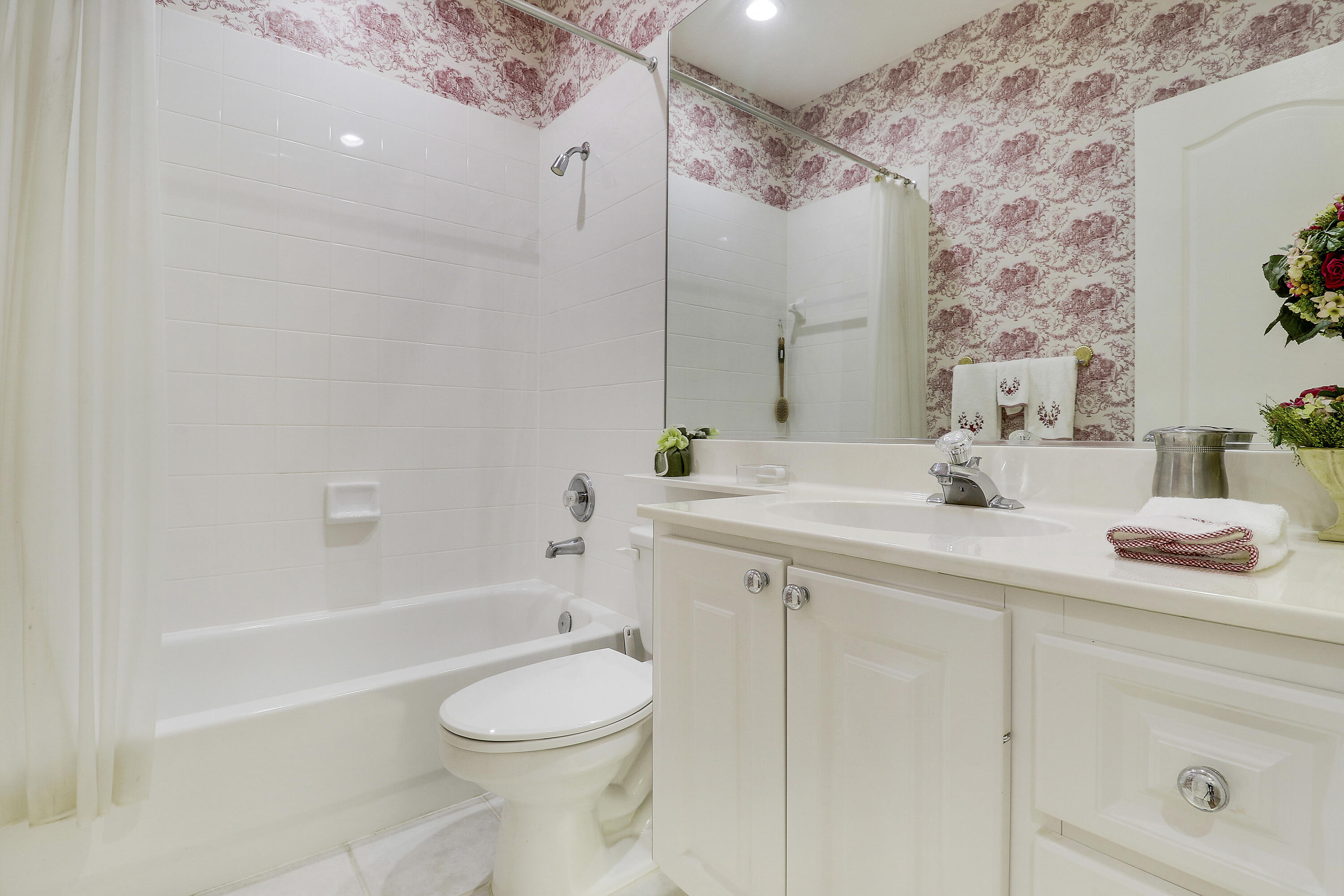 TEQUESTA OAKS - Residential